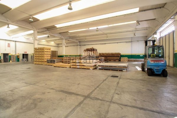 capannone in vendita a Fara Gera d'Adda