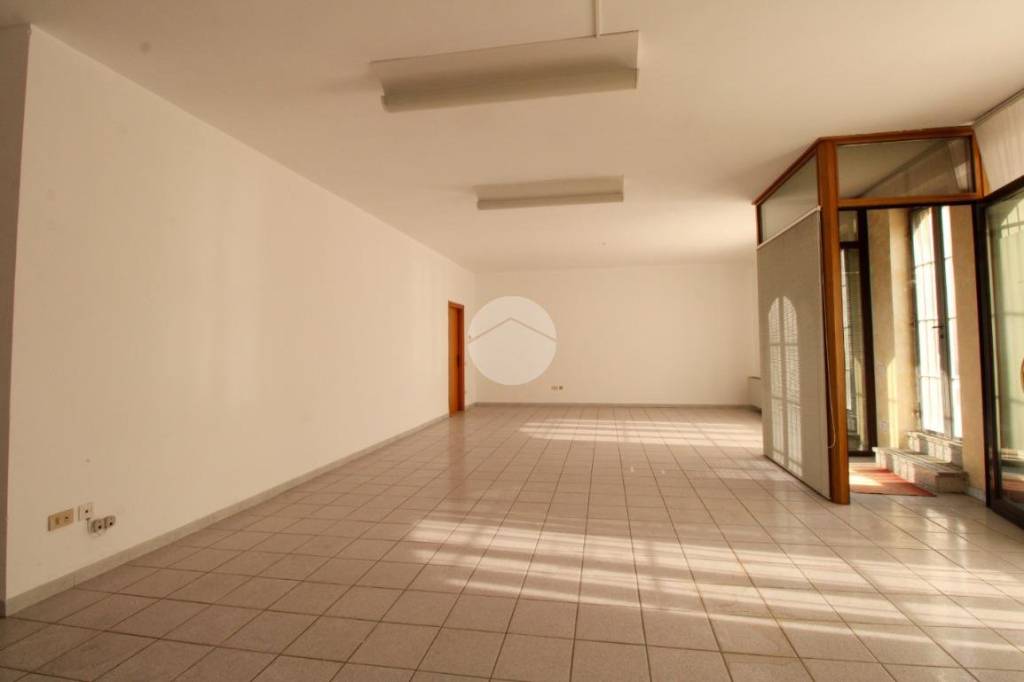 negozio in vendita a Fara Gera d'Adda