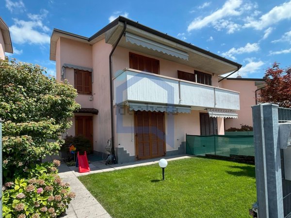 casa indipendente in vendita a Fara Gera d'Adda