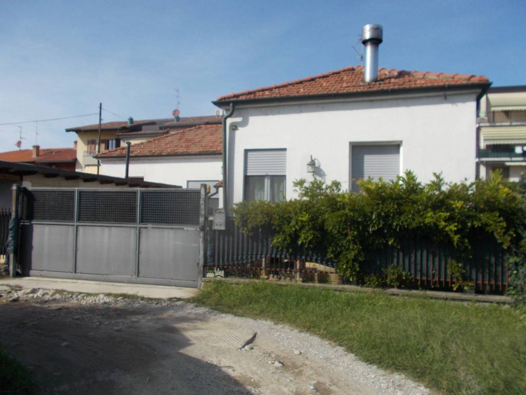 casa indipendente in vendita a Fara Gera d'Adda