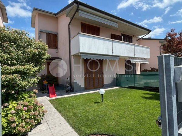 casa indipendente in vendita a Fara Gera d'Adda