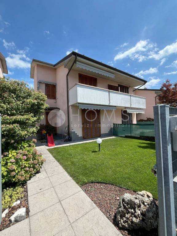 casa indipendente in vendita a Fara Gera d'Adda