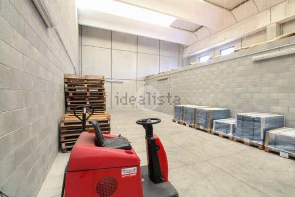 capannone in vendita a Fara Gera d'Adda