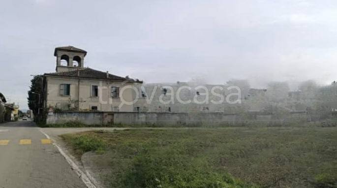 locale commerciale in vendita a Fara Gera d'Adda in zona Badalasco