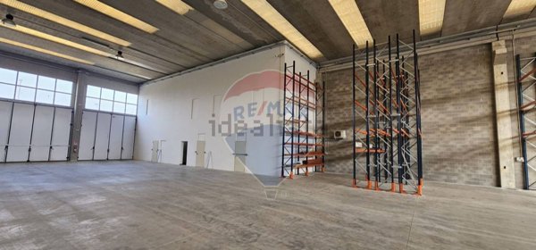 locale commerciale in vendita a Fara Gera d'Adda