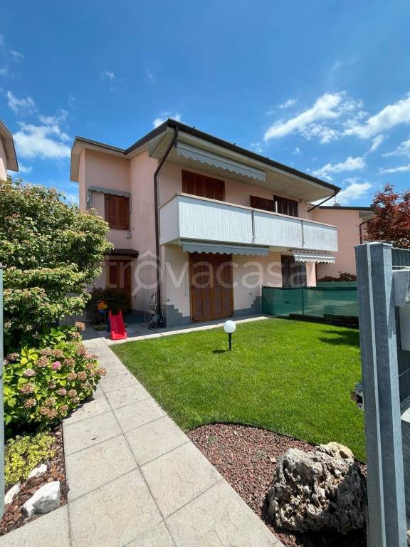 casa indipendente in vendita a Fara Gera d'Adda