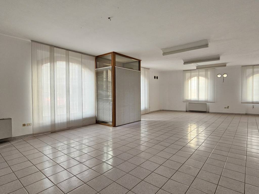 negozio in vendita a Fara Gera d'Adda