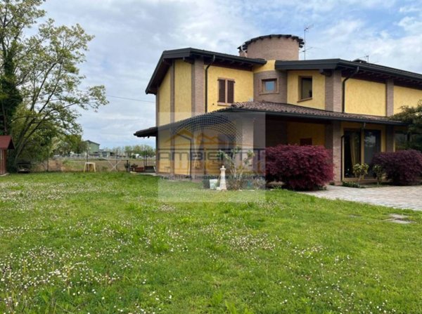 casa indipendente in vendita a Fara Gera d'Adda