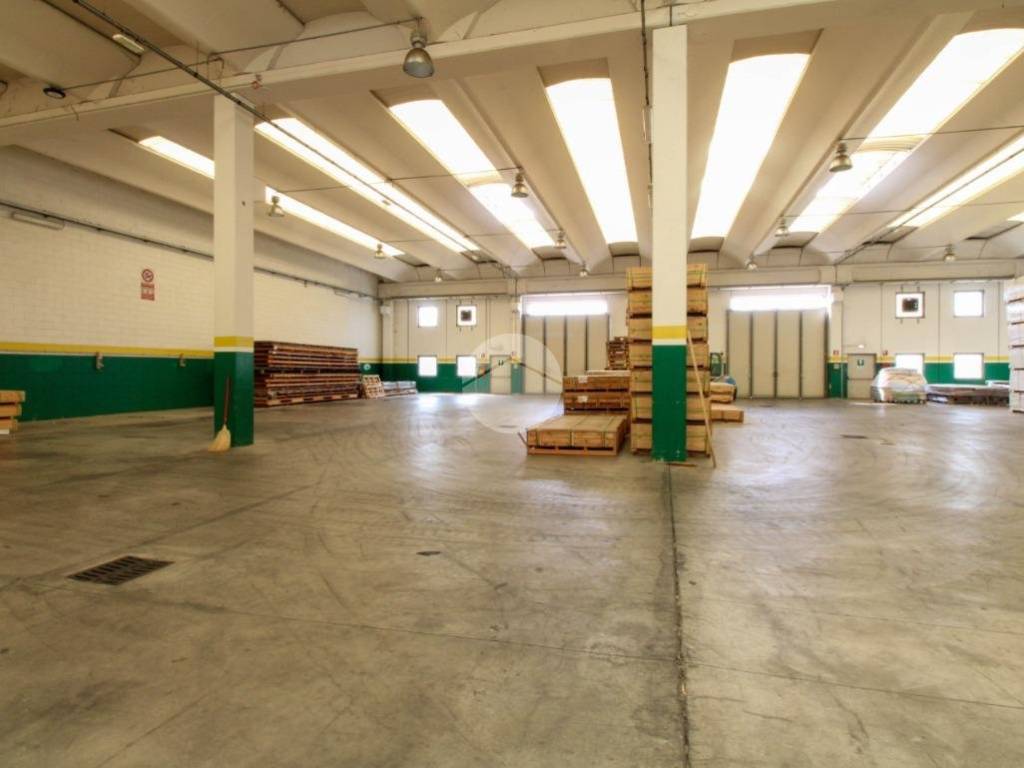capannone in vendita a Fara Gera d'Adda