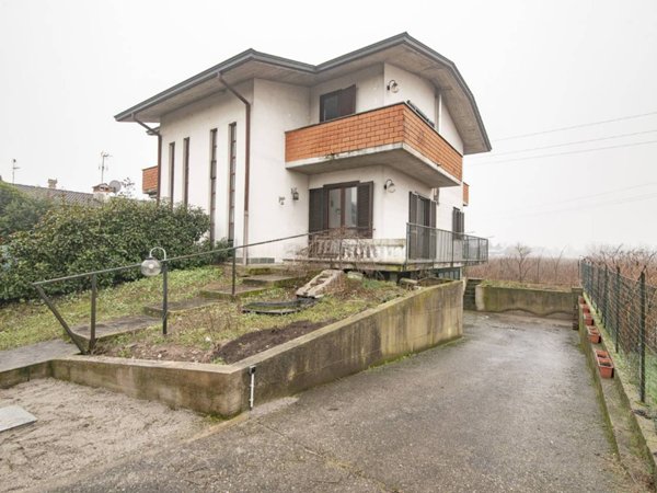 casa indipendente in vendita a Fara Gera d'Adda in zona Badalasco