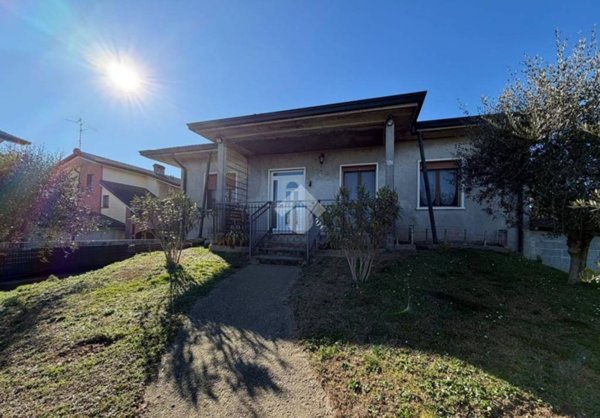 casa indipendente in vendita a Fara Gera d'Adda in zona Badalasco