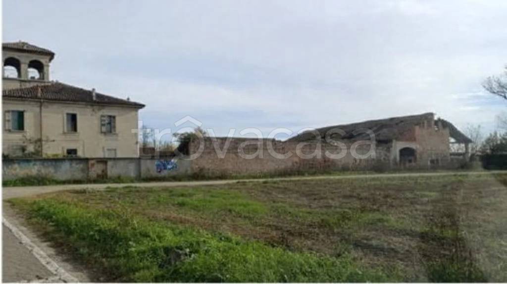 rudere in vendita a Fara Gera d'Adda in zona Badalasco