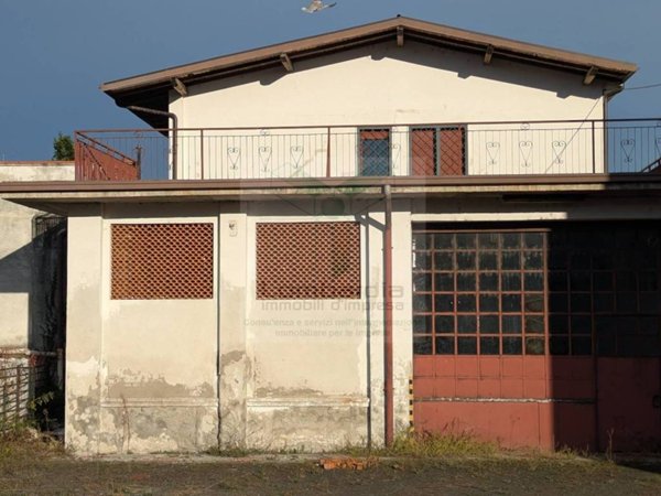 locale commerciale in vendita a Fara Gera d'Adda