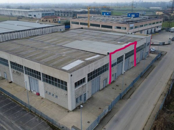 locale commerciale in vendita a Fara Gera d'Adda