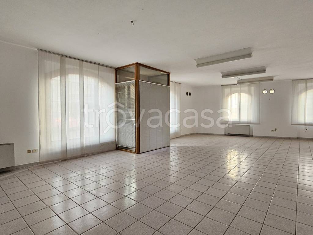 negozio in vendita a Fara Gera d'Adda