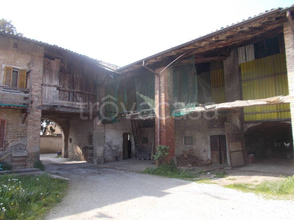casale in vendita a Fara Gera d'Adda