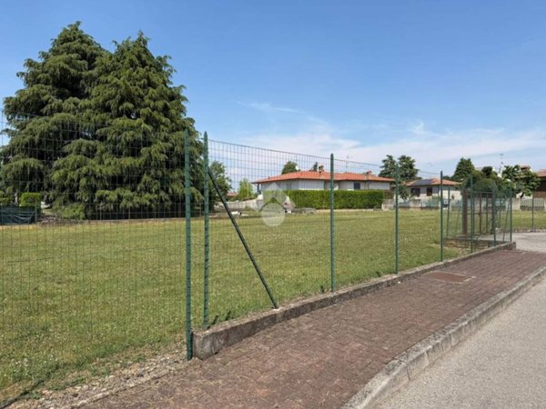 terreno edificabile in vendita a Fara Gera d'Adda