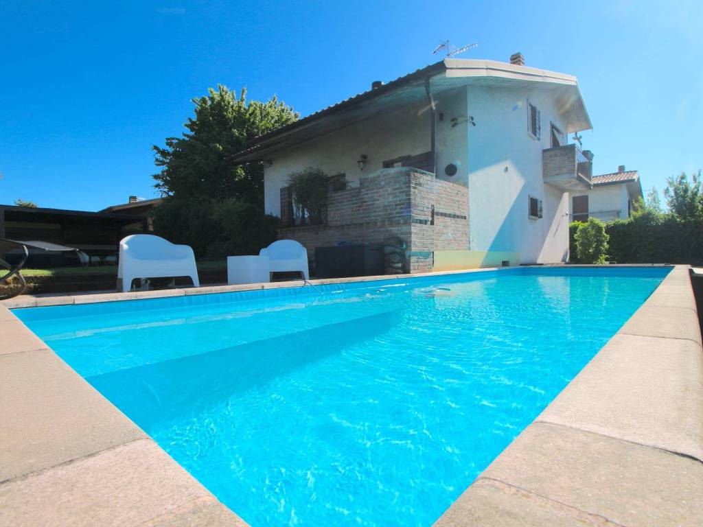 casa indipendente in vendita a Fara Gera d'Adda