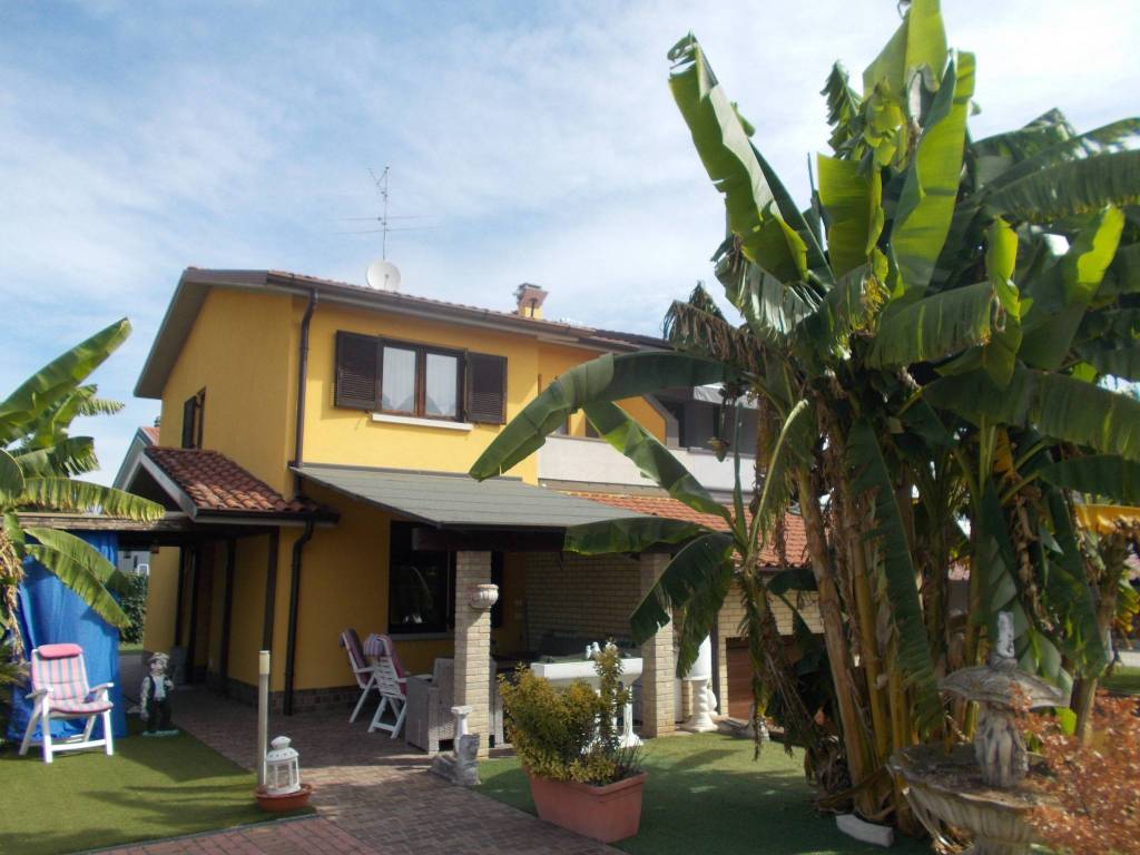 casa indipendente in vendita a Fara Gera d'Adda