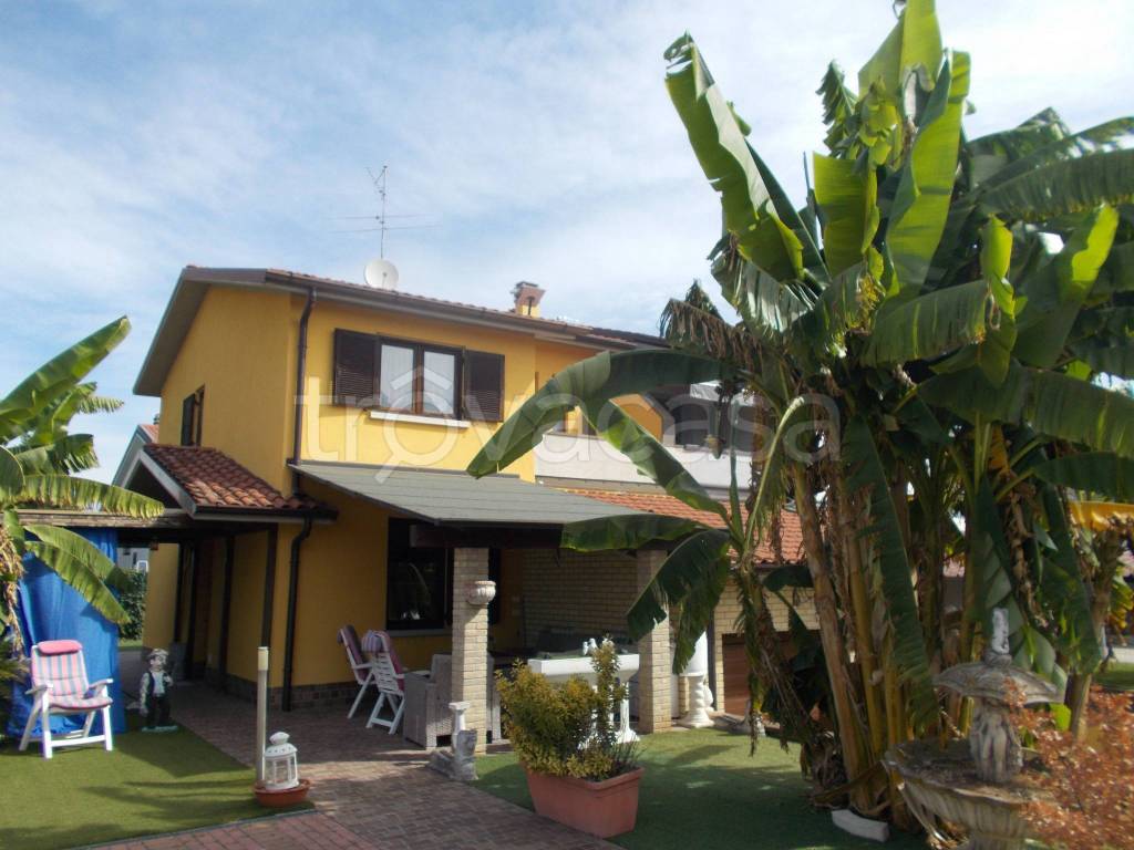 casa indipendente in vendita a Fara Gera d'Adda