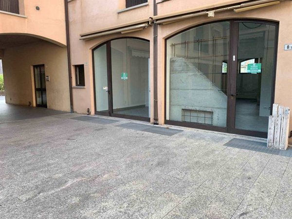 negozio in vendita a Fara Gera d'Adda