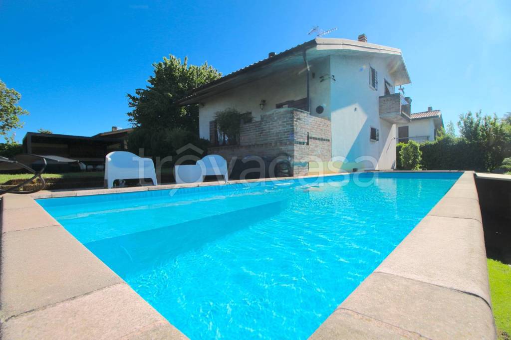 casa indipendente in vendita a Fara Gera d'Adda