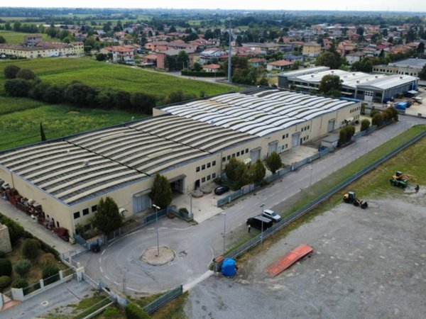 locale commerciale in vendita a Fara Gera d'Adda