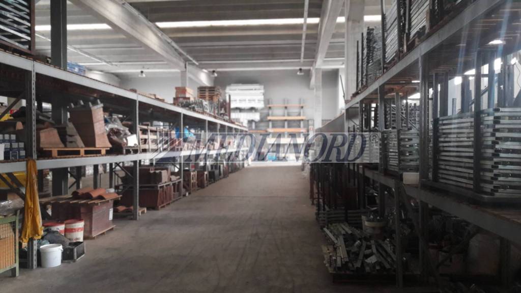 locale commerciale in vendita a Fara Olivana con Sola