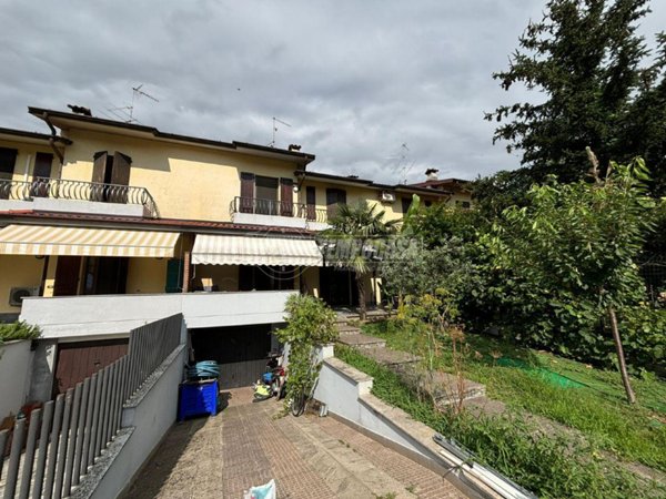 appartamento in vendita a Fara Olivana con Sola in zona Sola