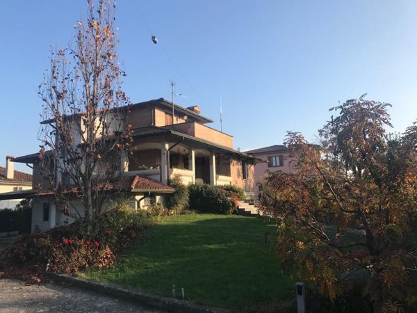 casa indipendente in vendita a Fara Olivana con Sola in zona Sola