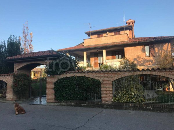 casa indipendente in vendita a Fara Olivana con Sola in zona Sola