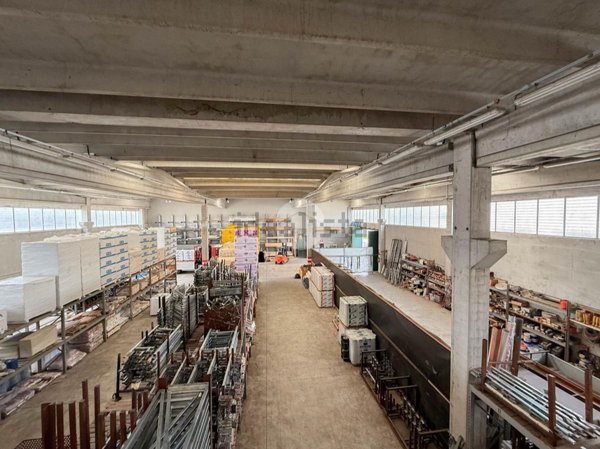 locale di sgombero in vendita a Fara Olivana con Sola