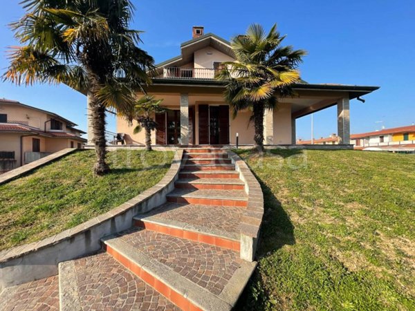 casa indipendente in vendita a Fara Olivana con Sola in zona Sola