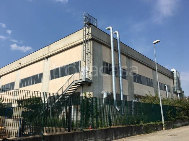 locale commerciale in vendita a Fara Olivana con Sola in zona Sola
