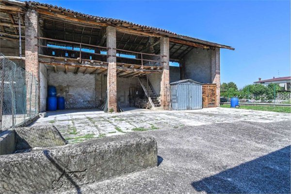 esavano in vendita a Fara Olivana con Sola