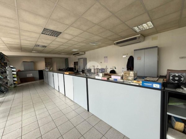 locale di sgombero in vendita a Fara Olivana con Sola