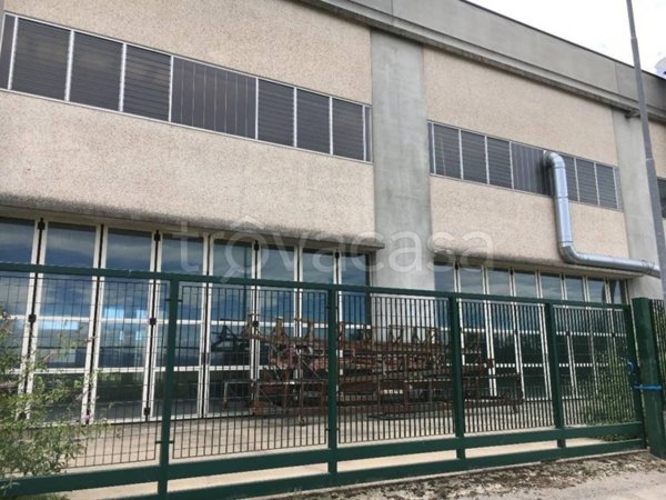 locale commerciale in vendita a Fara Olivana con Sola