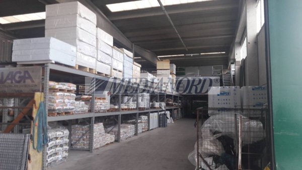 capannone in vendita a Fara Olivana con Sola