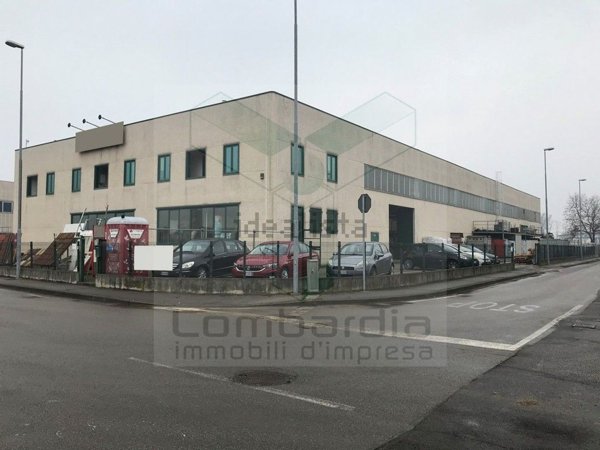 locale di sgombero in vendita a Fara Olivana con Sola