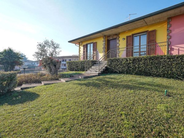 casa indipendente in vendita a Fara Olivana con Sola in zona Sola