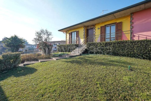 casa indipendente in vendita a Fara Olivana con Sola in zona Sola