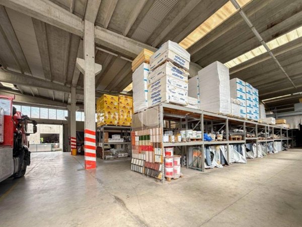 locale commerciale in vendita a Fara Olivana con Sola