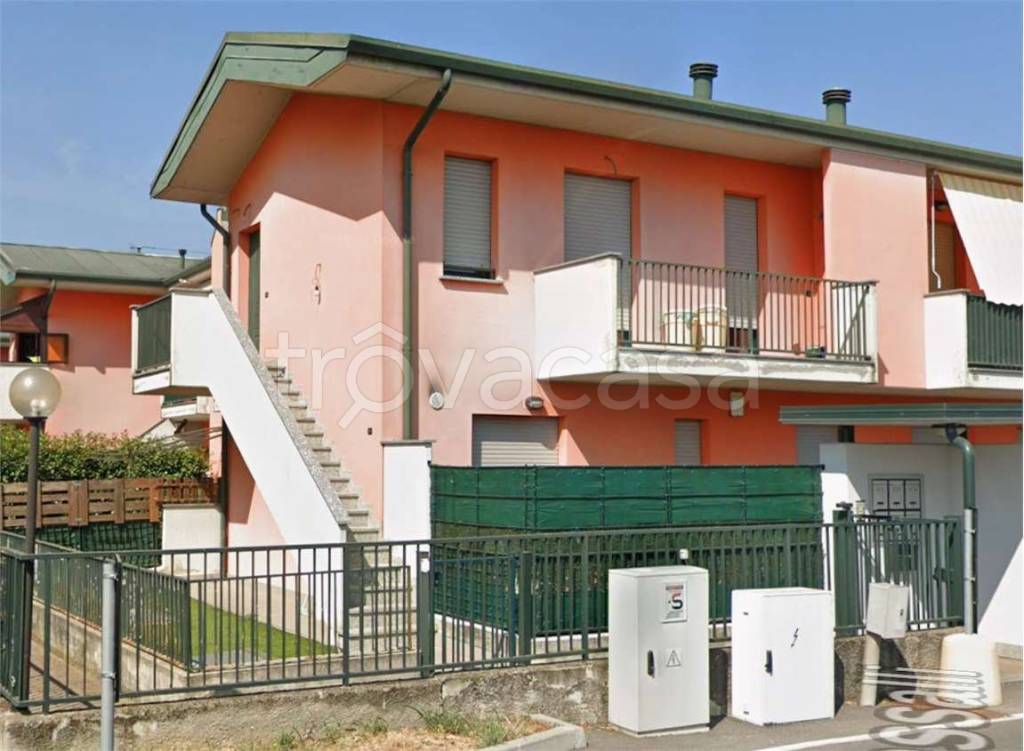 appartamento in vendita a Fara Olivana con Sola in zona Sola