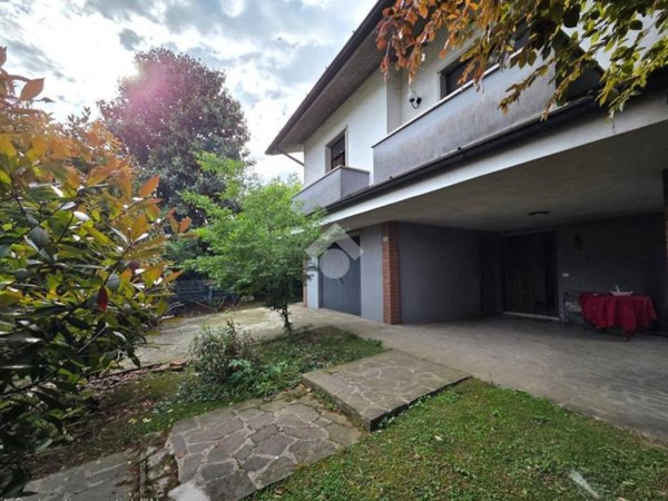 casa indipendente in vendita a Fara Olivana con Sola in zona Sola