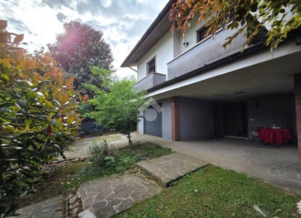 casa indipendente in vendita a Fara Olivana con Sola in zona Sola
