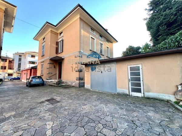 casa indipendente in vendita a Fiorano al Serio