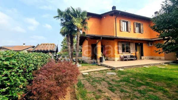 casa indipendente in vendita a Fontanella