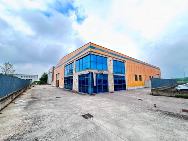 locale commerciale in vendita a Fontanella