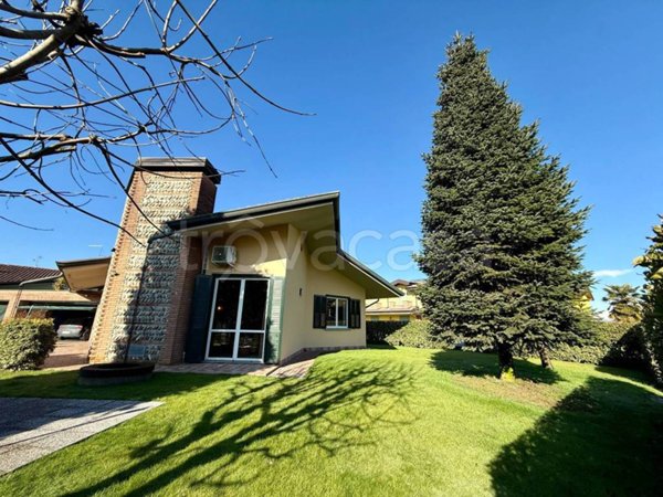 casa indipendente in vendita a Fontanella