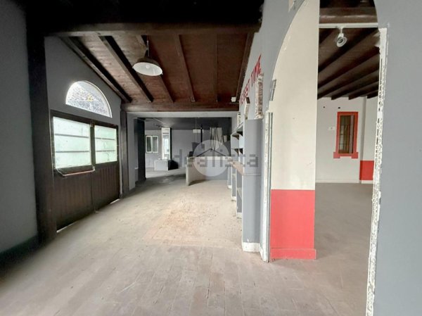 negozio in vendita a Fontanella